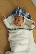 Load image into Gallery viewer, Hooded Bath Towel