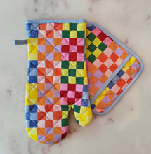 Load image into Gallery viewer, Oven Mitt/Pot Holder and Dishtowel
