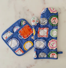 Load image into Gallery viewer, Oven Mitt/Pot Holder and Dishtowel
