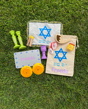 Load image into Gallery viewer, Rosh Hashanah Pretend Play Set
